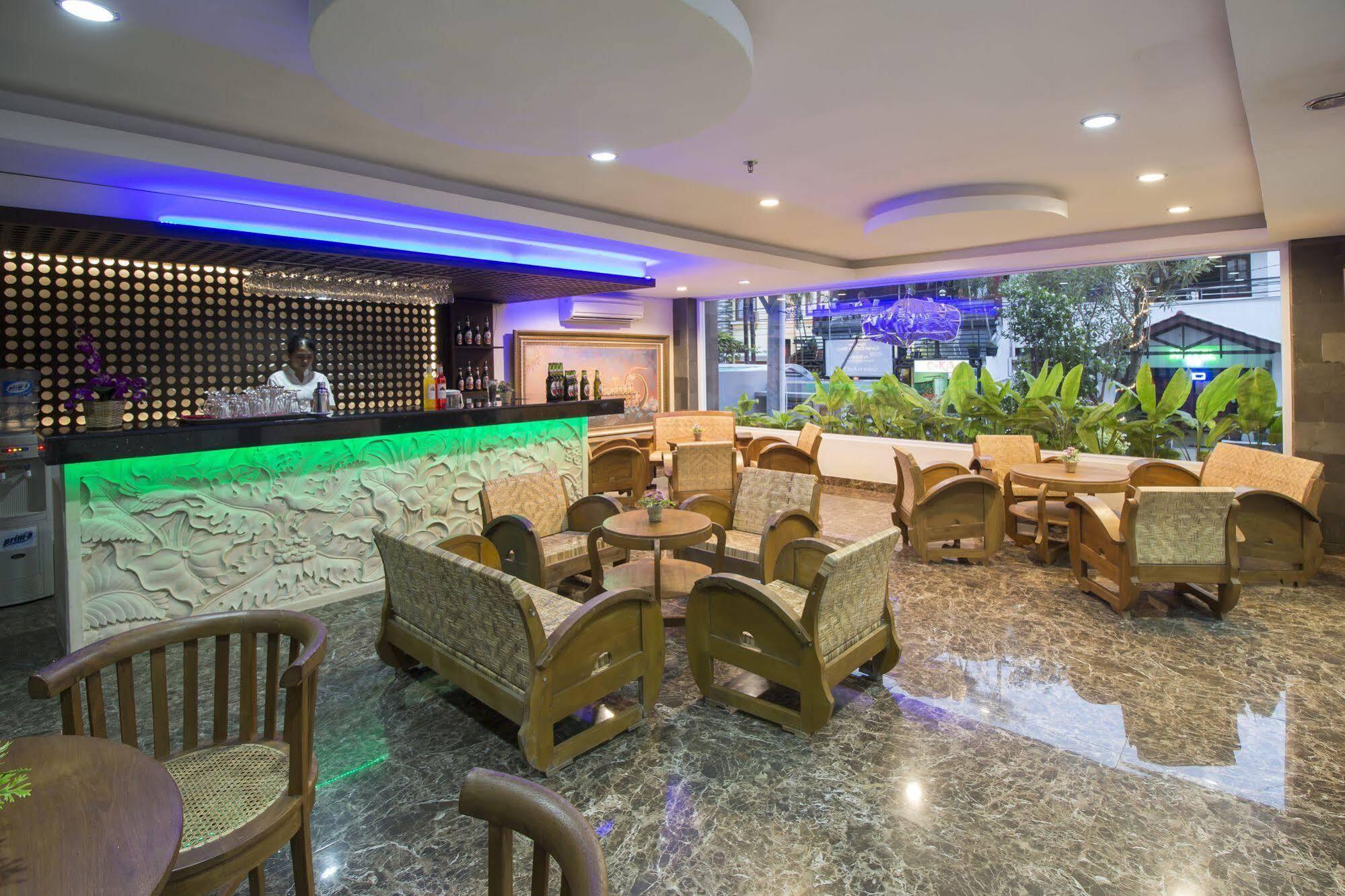 Grand Puri Saron Hotel Malioboro Yogyakarta Eksteriør billede