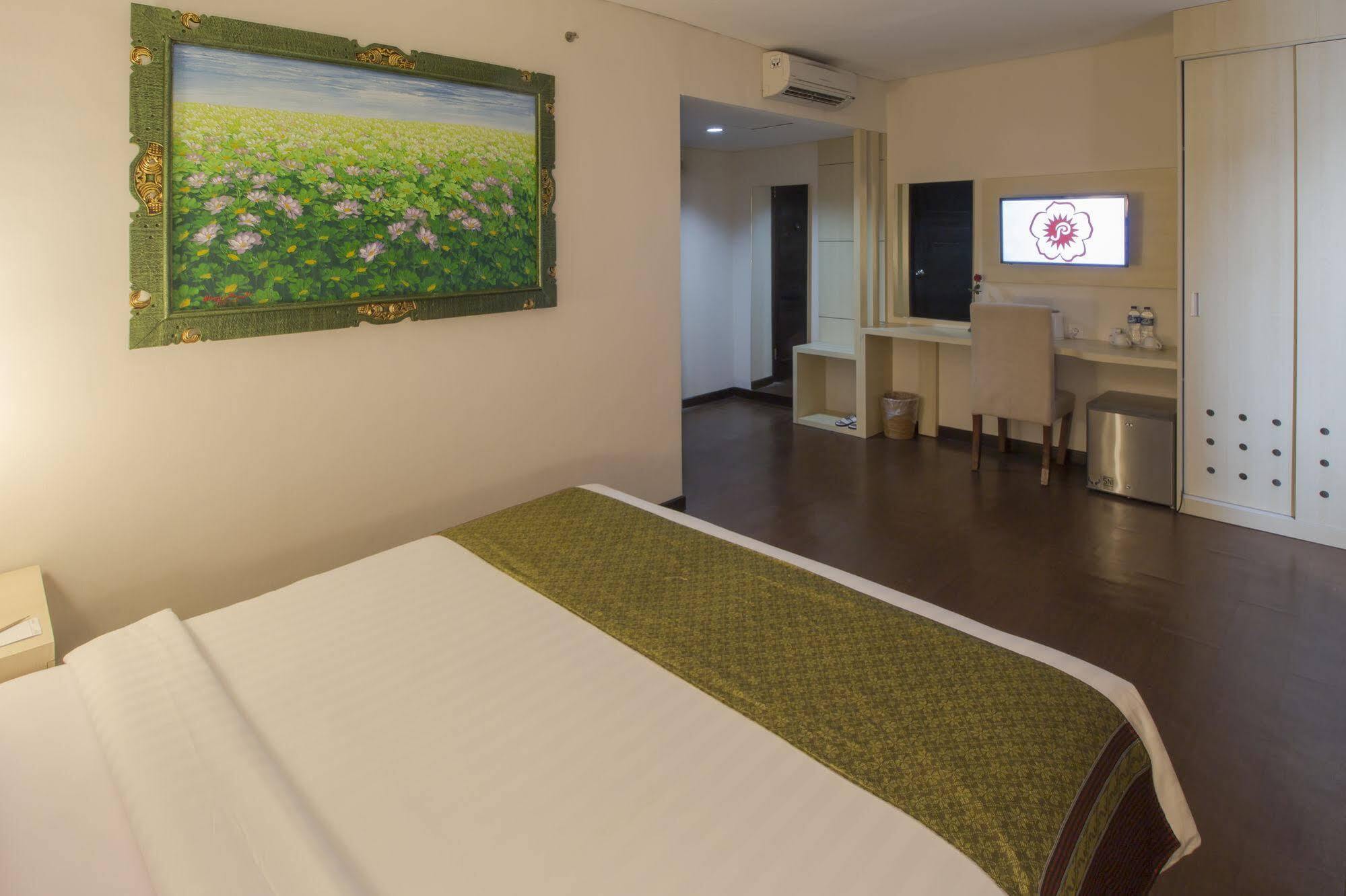 Grand Puri Saron Hotel Malioboro Yogyakarta Eksteriør billede
