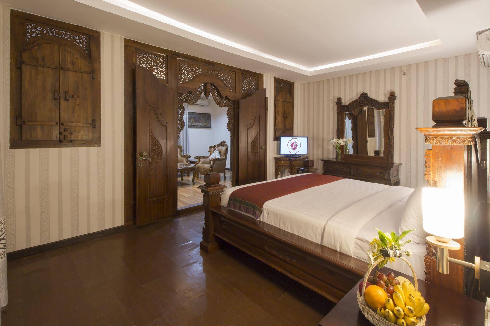 Grand Puri Saron Hotel Malioboro Yogyakarta Eksteriør billede