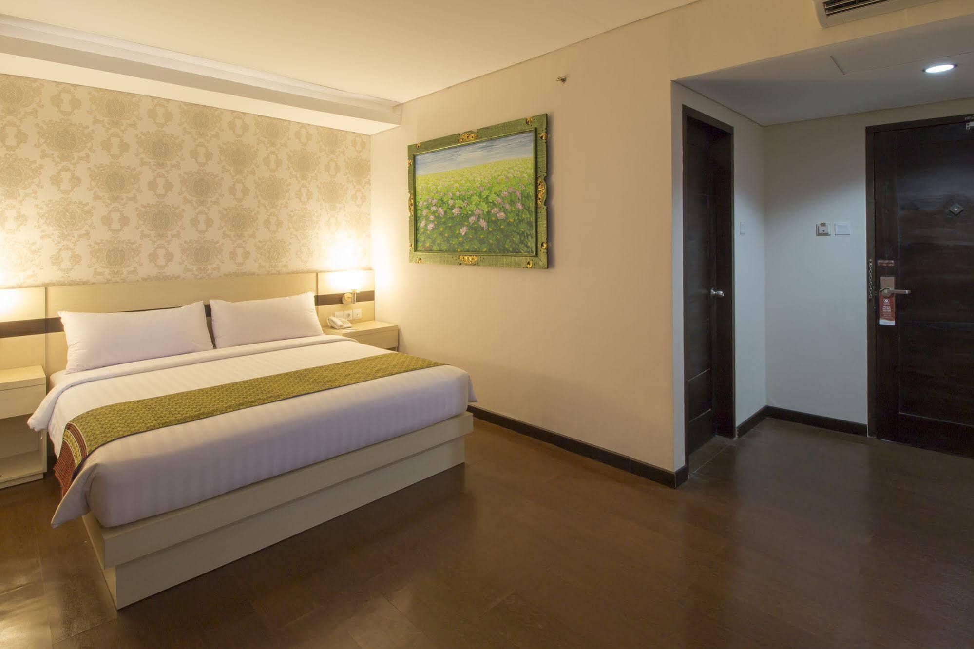 Grand Puri Saron Hotel Malioboro Yogyakarta Eksteriør billede