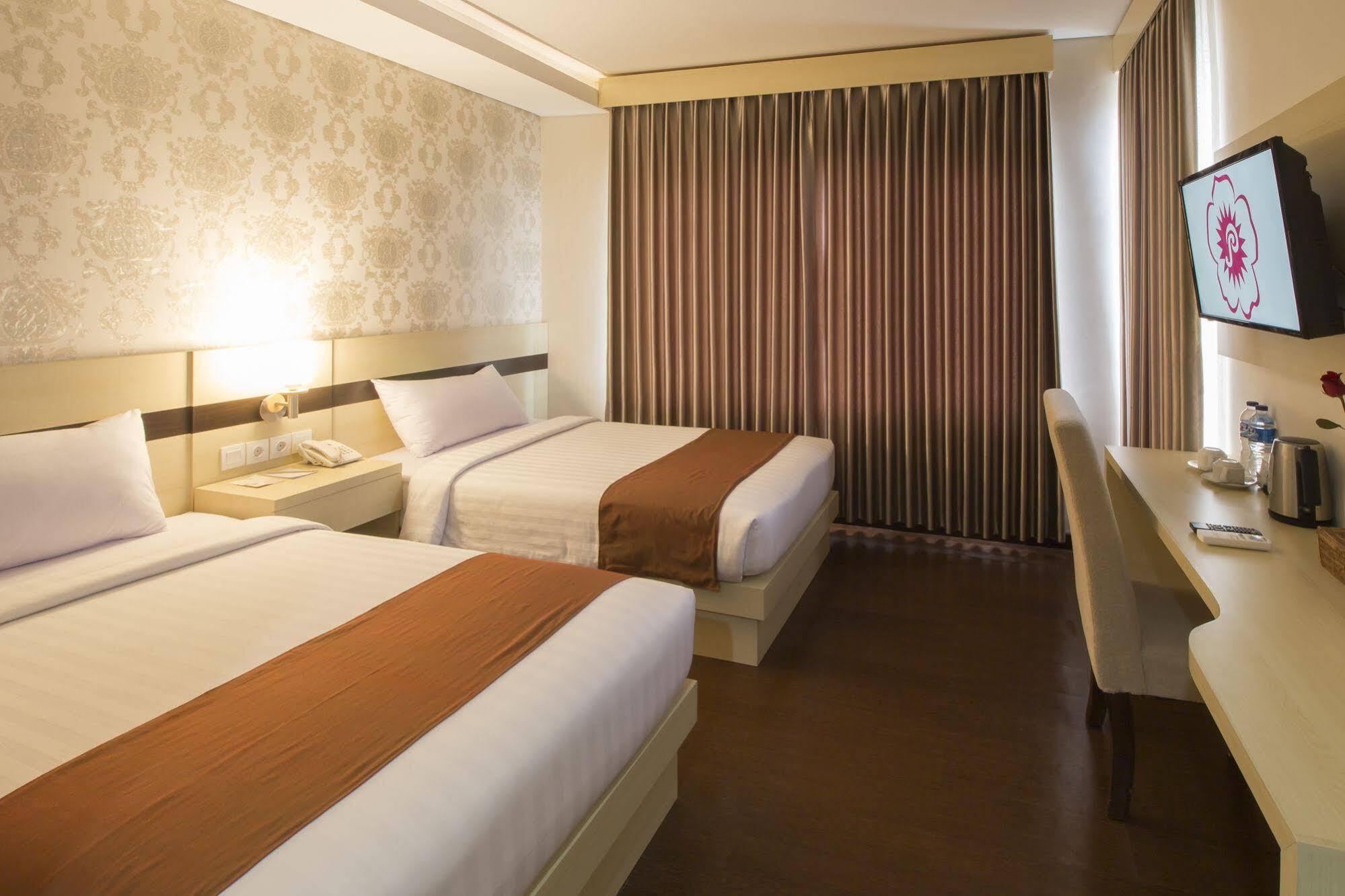 Grand Puri Saron Hotel Malioboro Yogyakarta Eksteriør billede