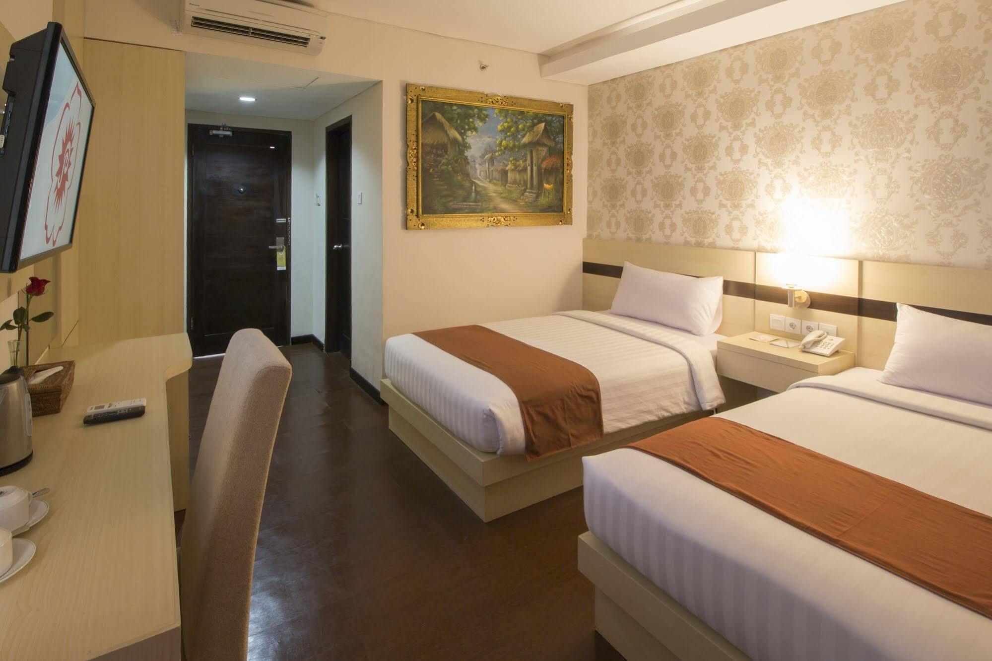Grand Puri Saron Hotel Malioboro Yogyakarta Eksteriør billede