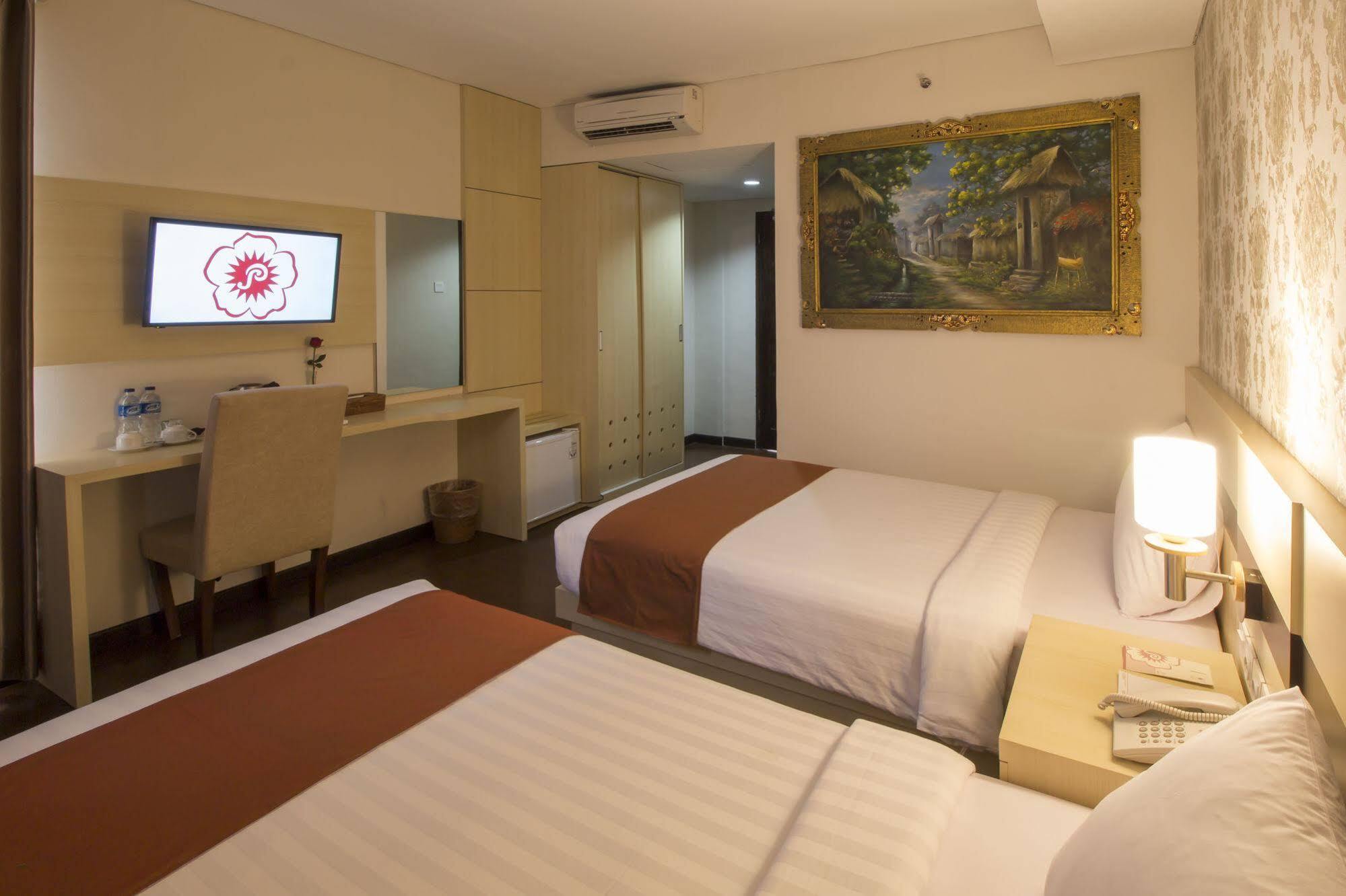 Grand Puri Saron Hotel Malioboro Yogyakarta Eksteriør billede