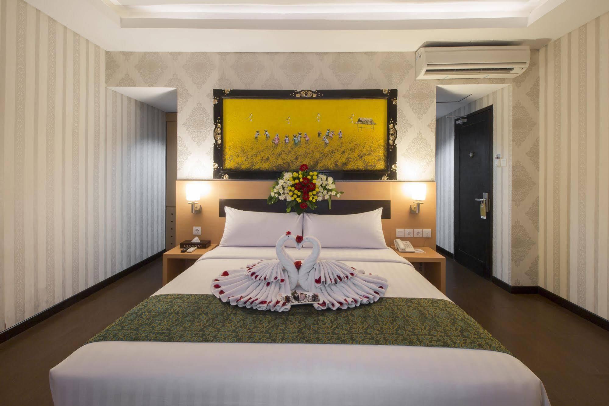 Grand Puri Saron Hotel Malioboro Yogyakarta Eksteriør billede