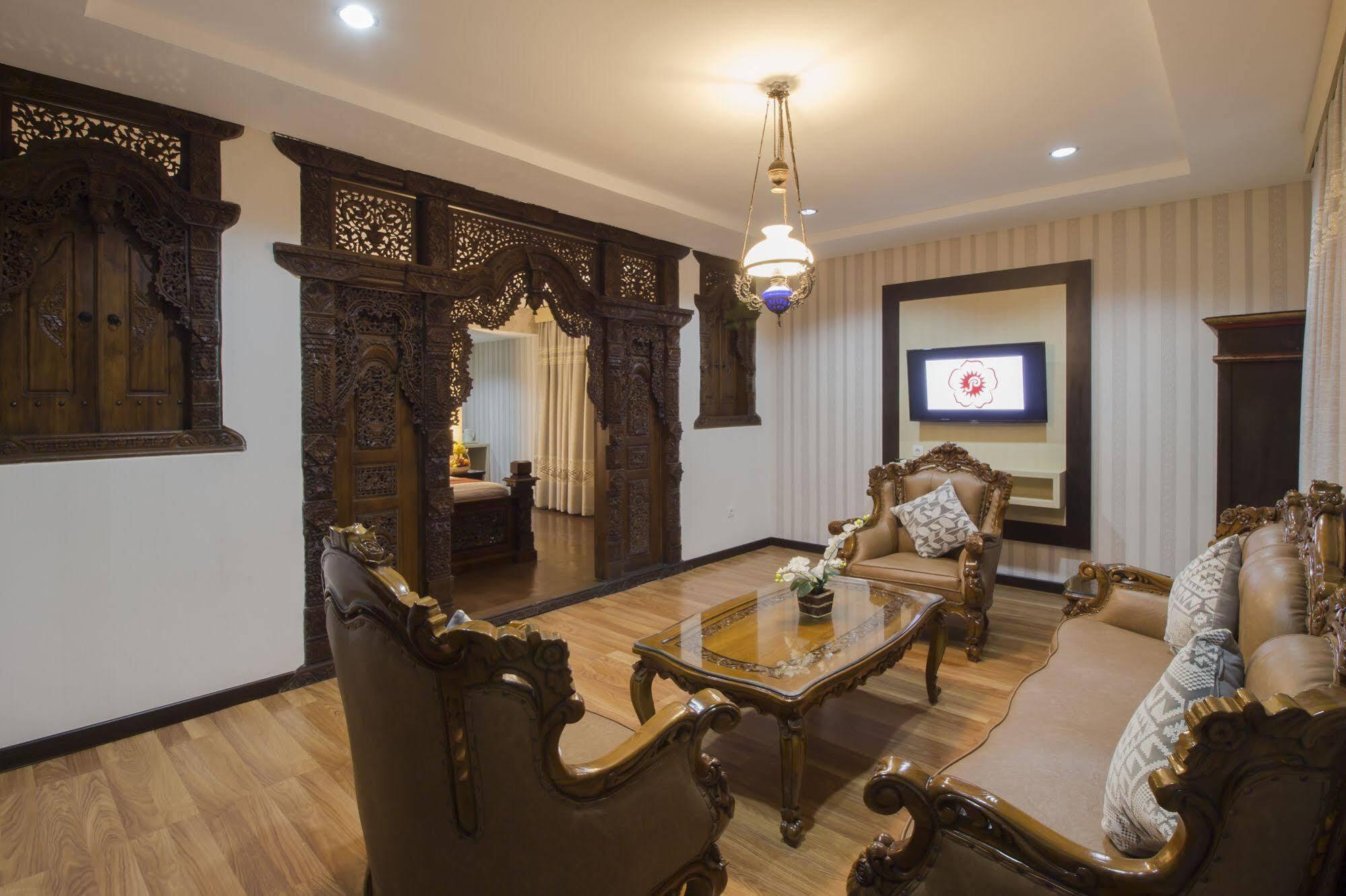 Grand Puri Saron Hotel Malioboro Yogyakarta Eksteriør billede