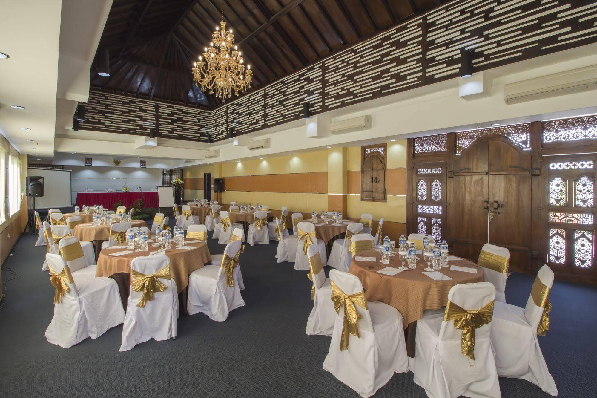 Grand Puri Saron Hotel Malioboro Yogyakarta Eksteriør billede